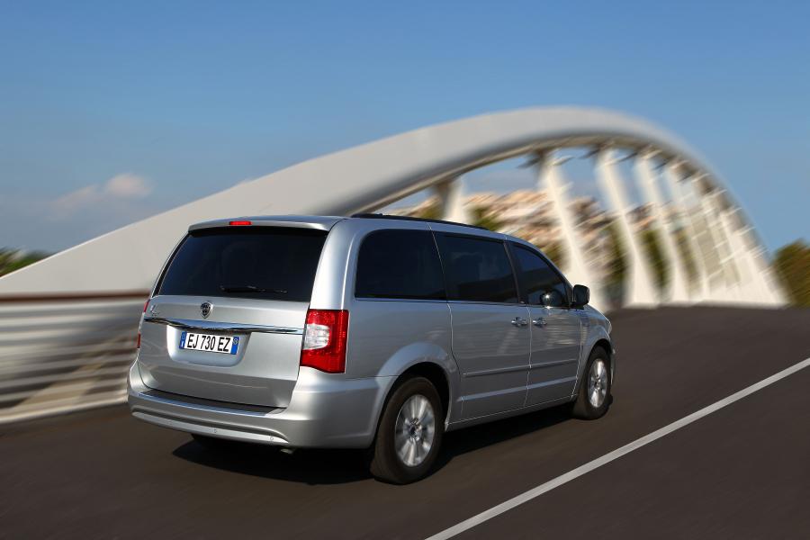  Lancia Voyager 2011 года  (фото 39 из 66)
